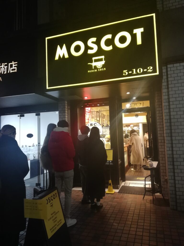 モスコット 表参道店の店内