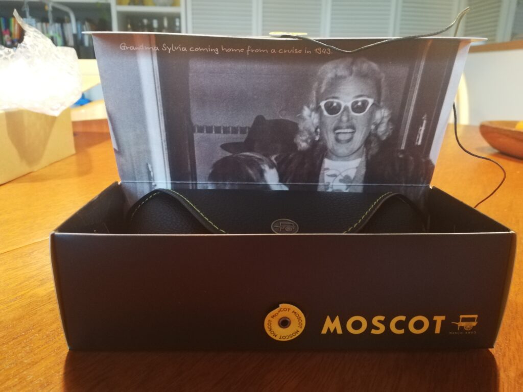 画像：モスコット レムトッシュ46の箱