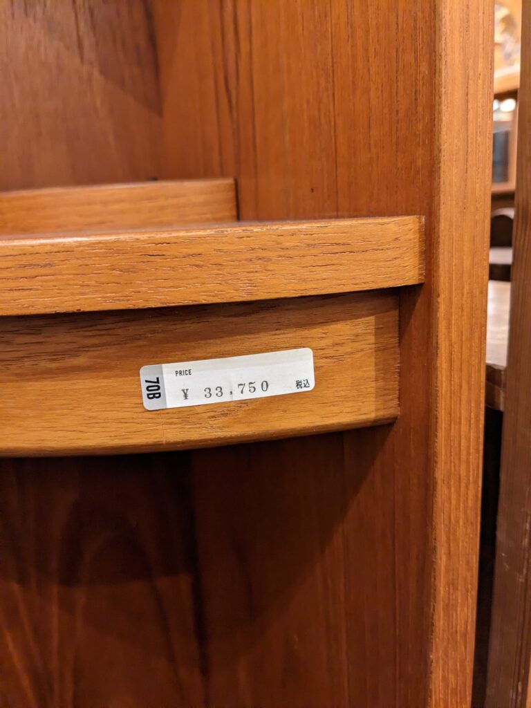 京都のアンティーク家具屋 70Bで見つけたG-planのコーナーキャビネット