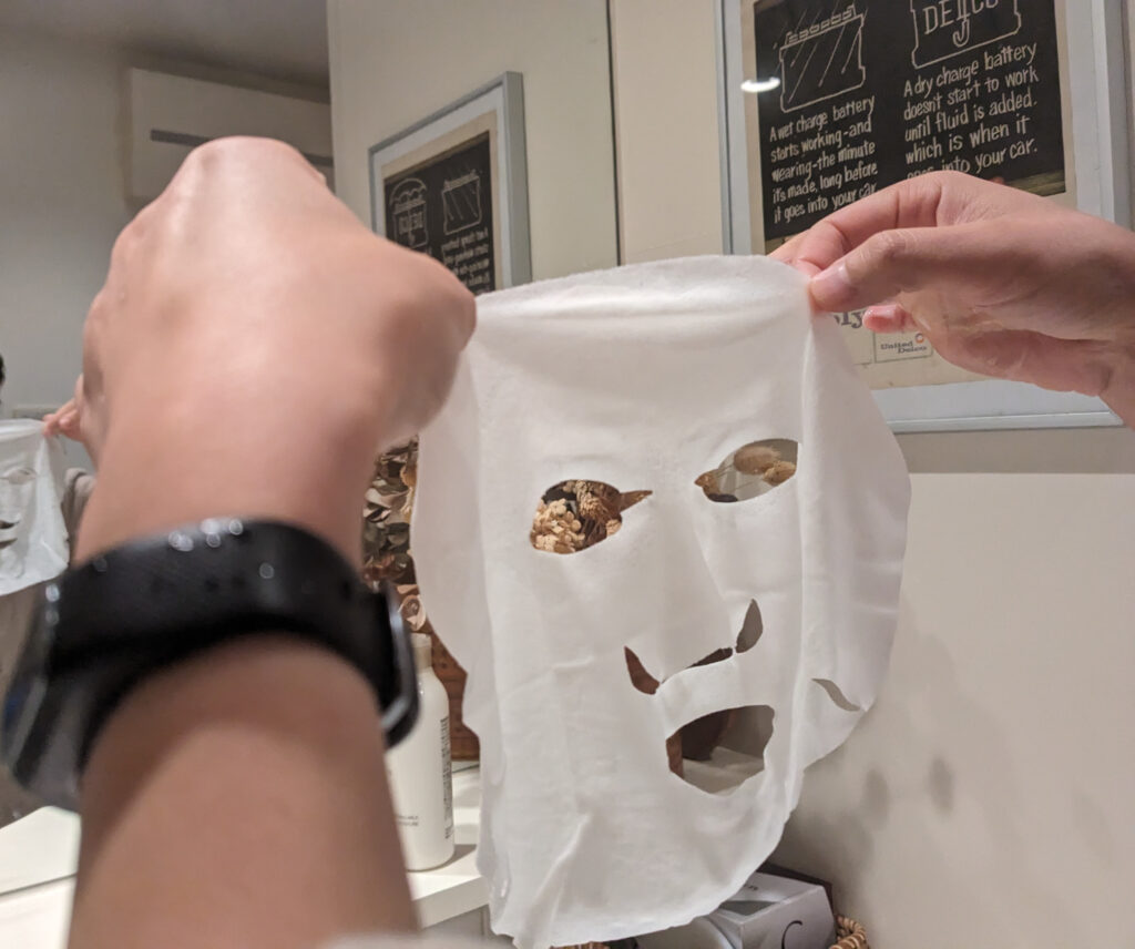 田中みな実さん流フェイスマスクの使い方「乳液仮面返し」をやってみた